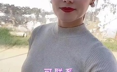 男生和女生在一起打扑克牌